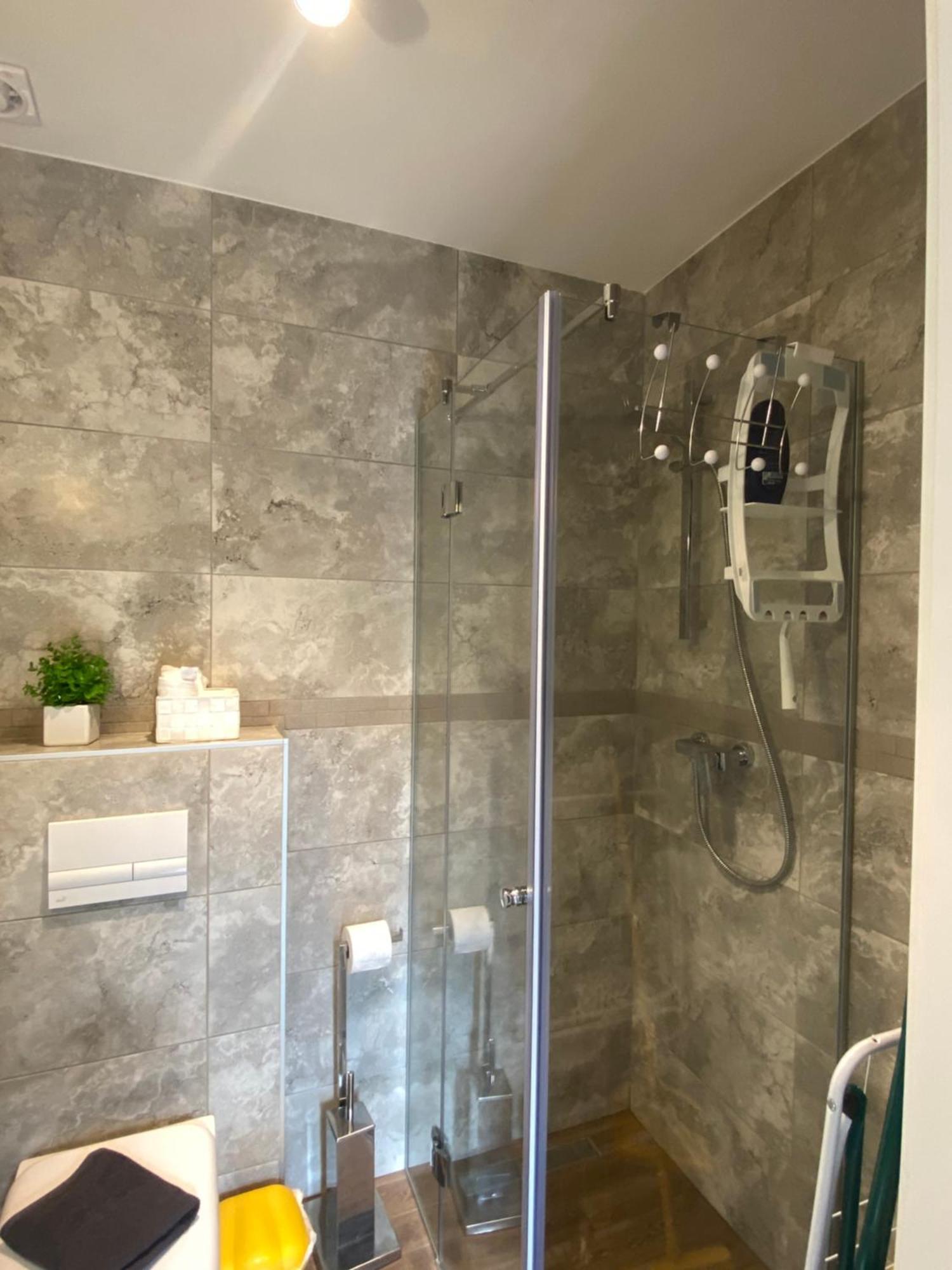 Luxury Apartment Near Lake בוהין מראה חיצוני תמונה